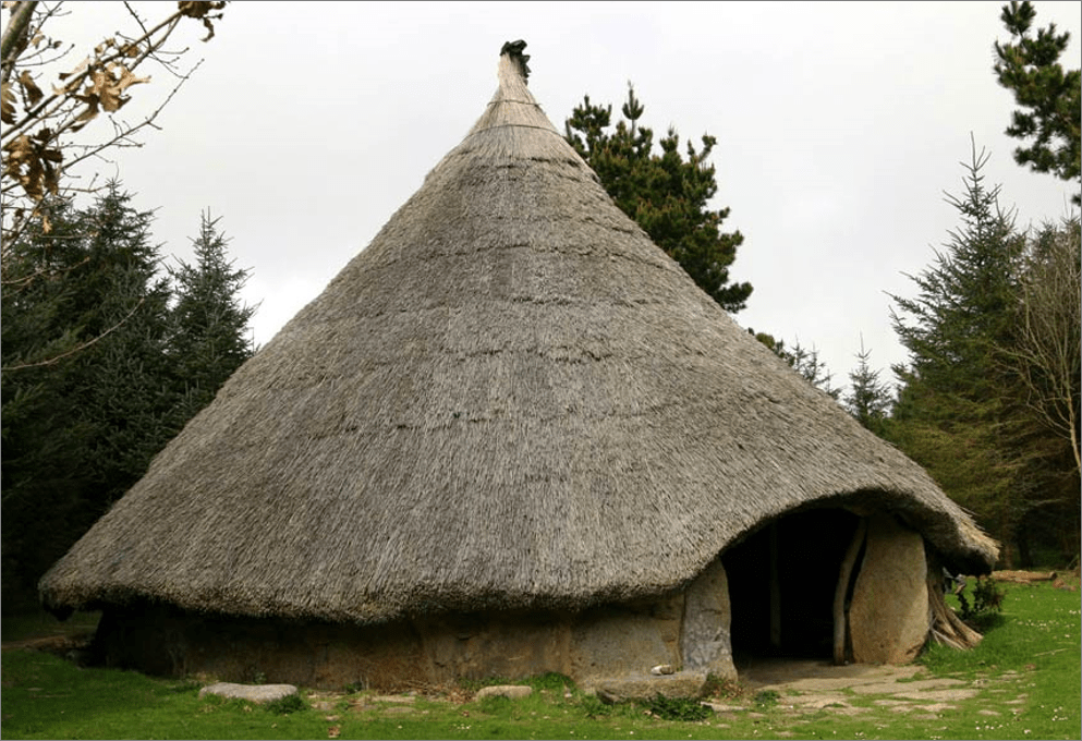 Reconstructed Iron Age Roundhouse similar to the ones that would have been occupied at Burrough Hill. Image: ULAS
